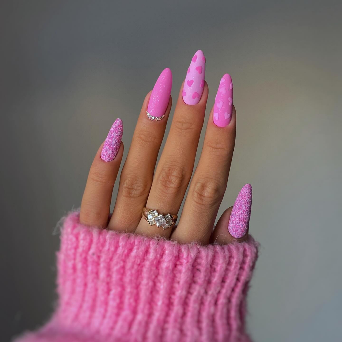 barbie pink nails with hearts