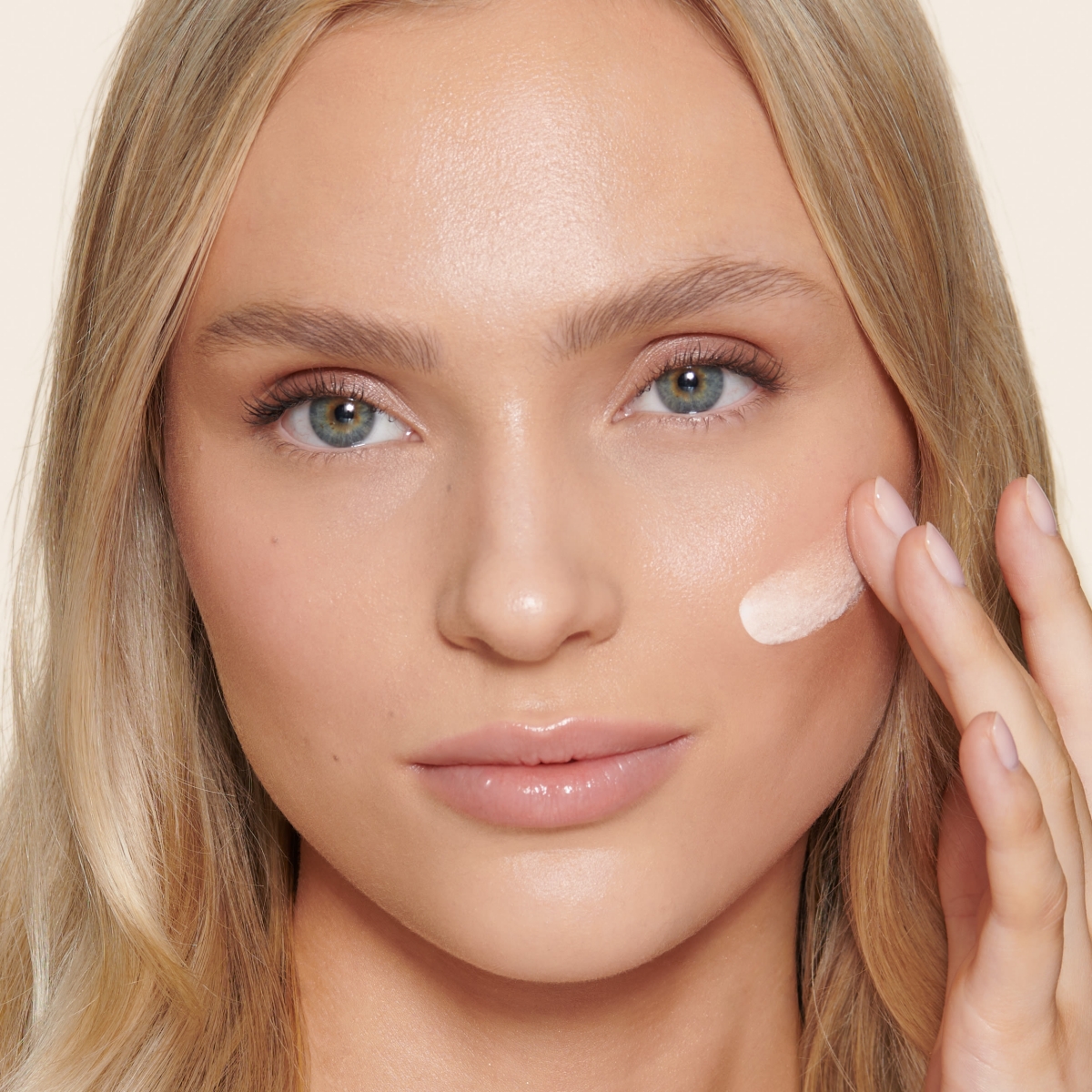 Mastering Minimalism: Your Guide to Stunning Minimalistic Makeup