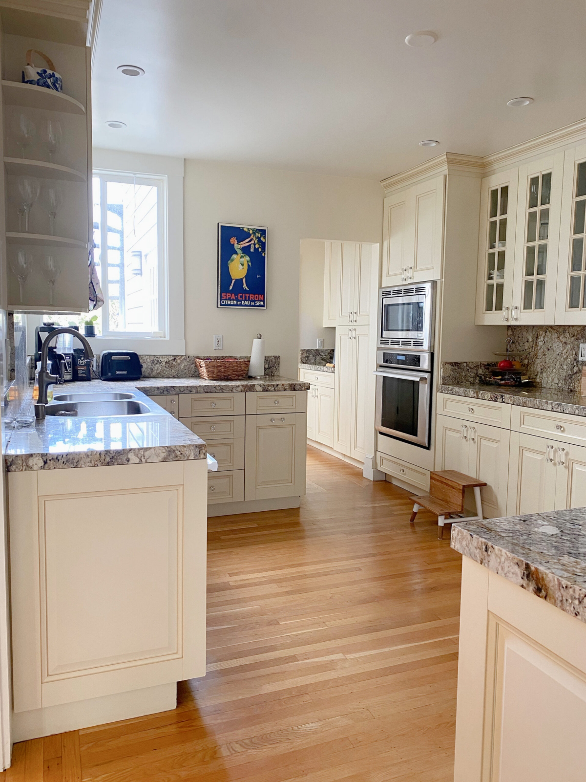 cream colored kitchen cabinets photos