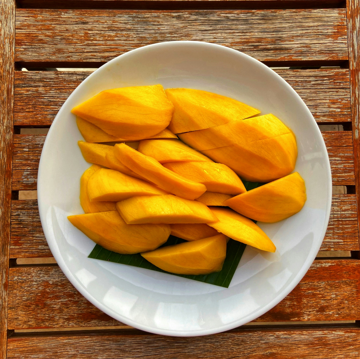 cut mango slices