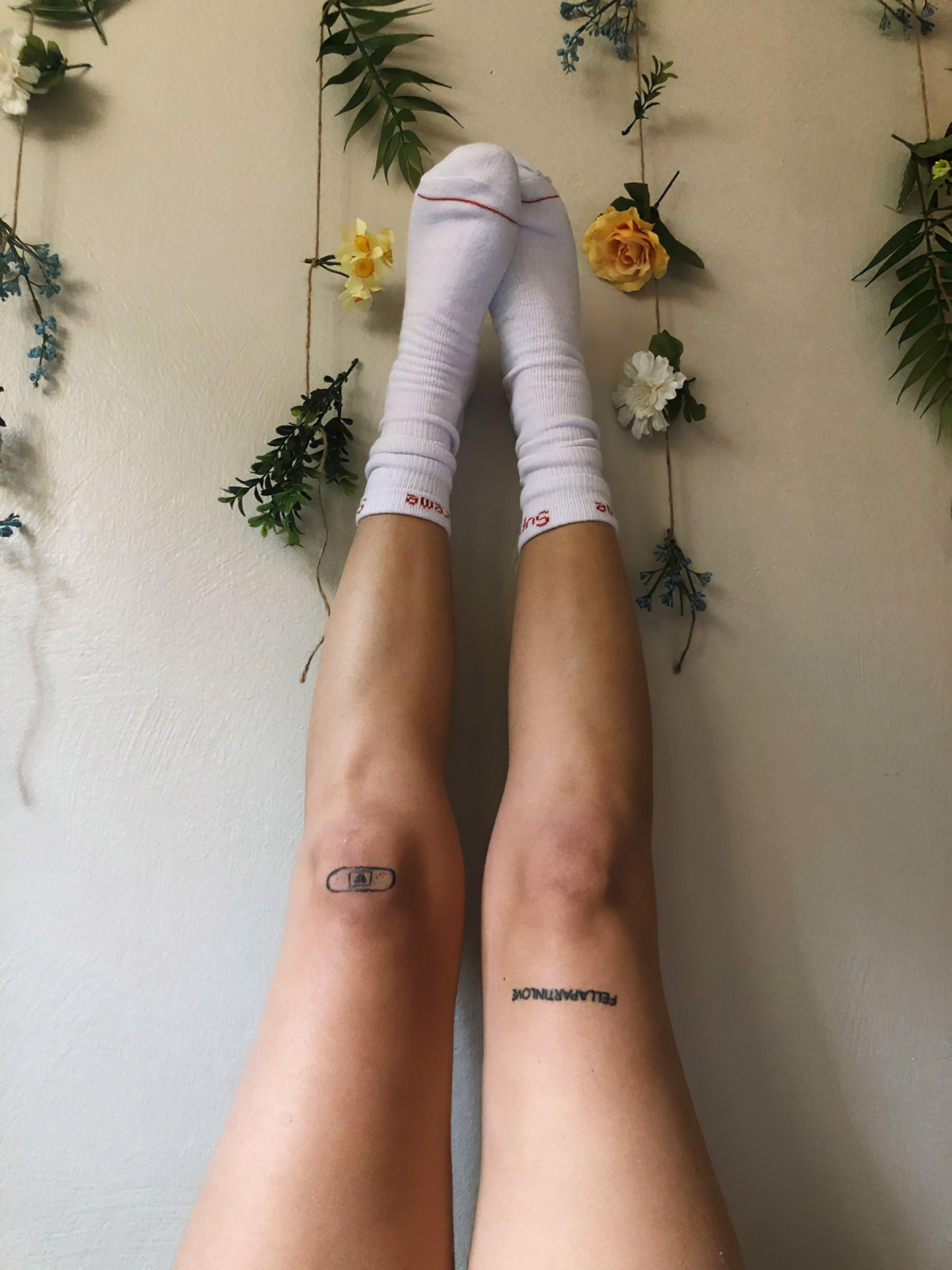 girl knee tattoo ideas