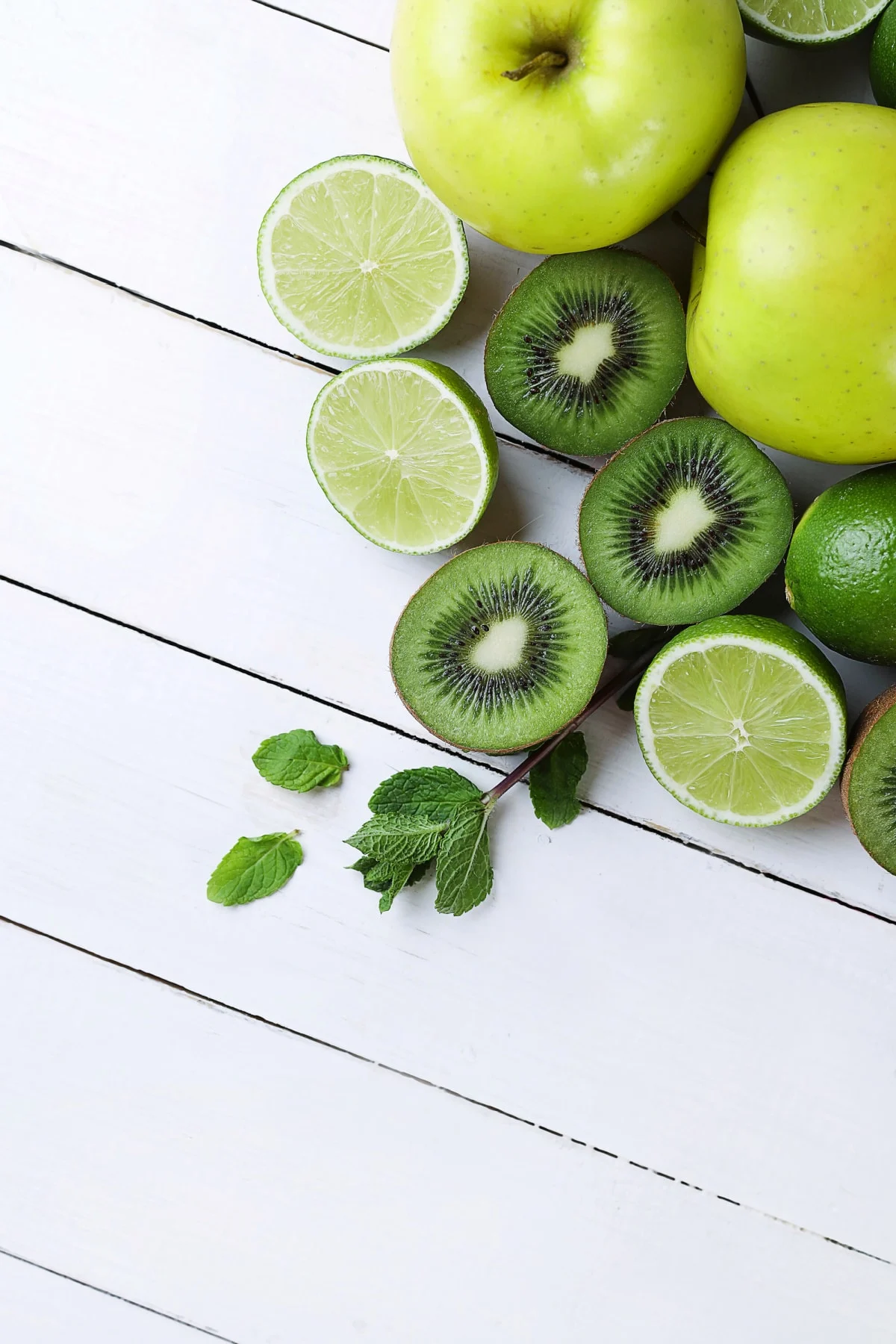 12 Essential Green Fruit For A Healthy, Balanced Diet