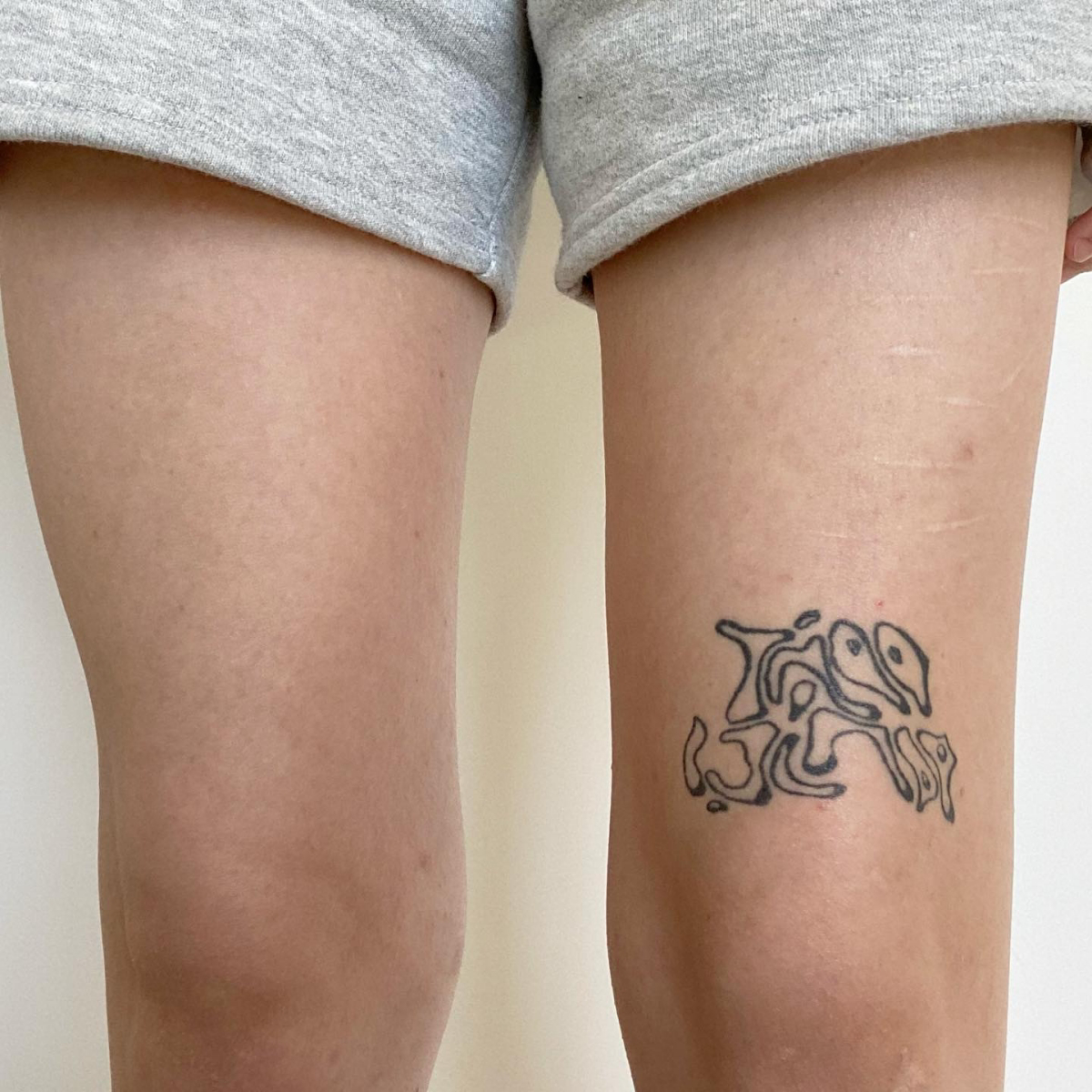 knee tattoo ideas for woman