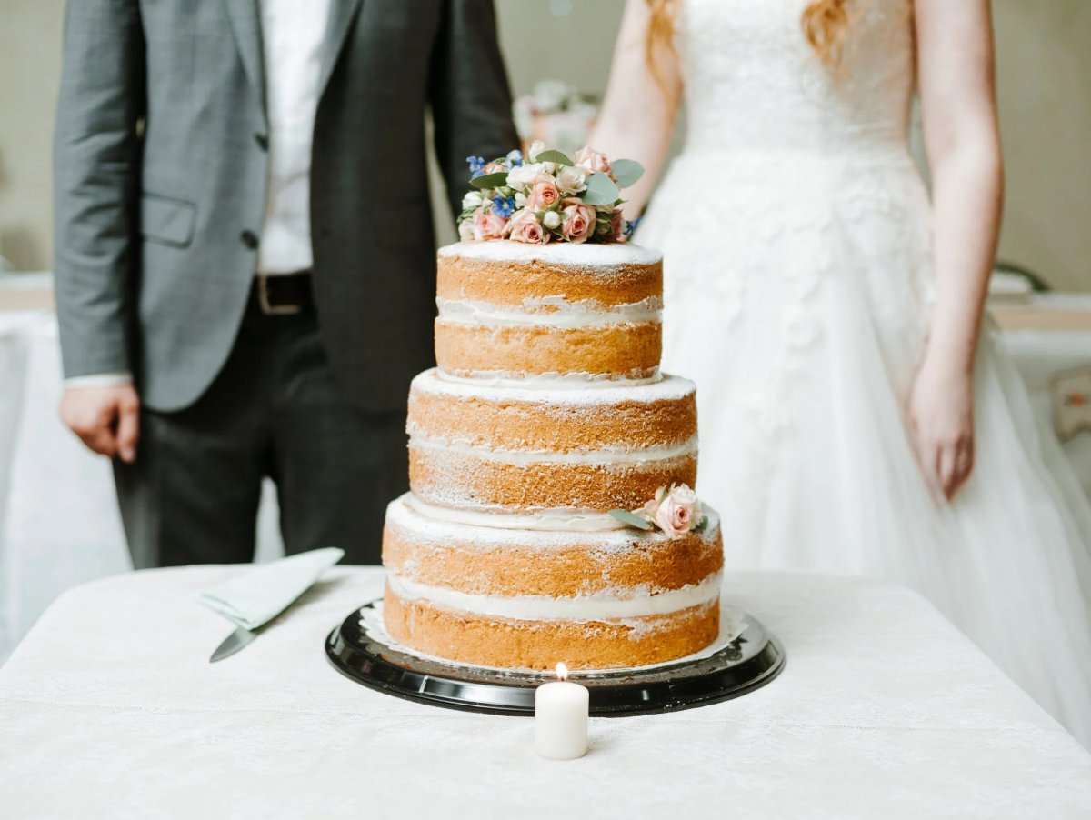 naked vanilla wedding cake