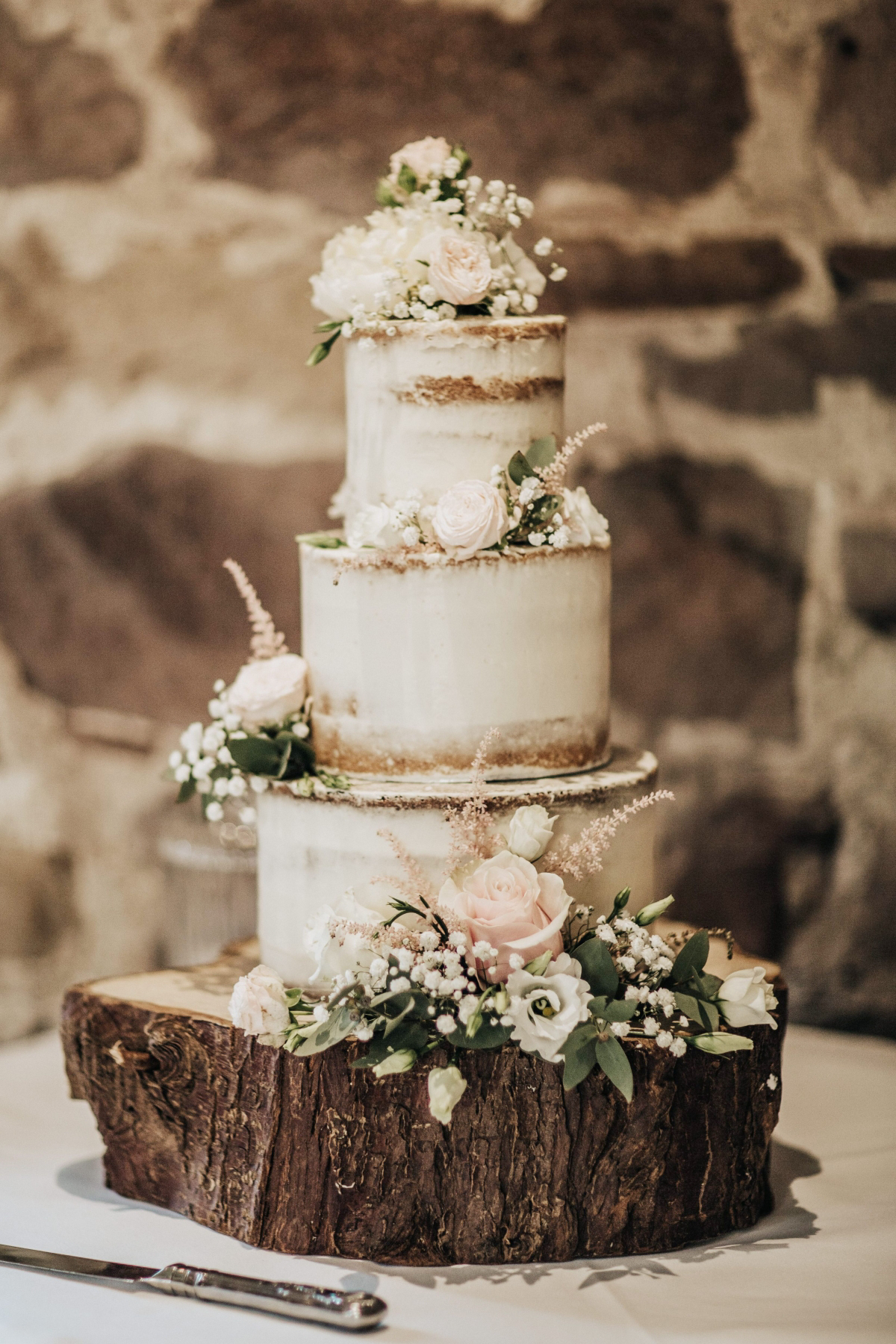 naked wedding cake flowers