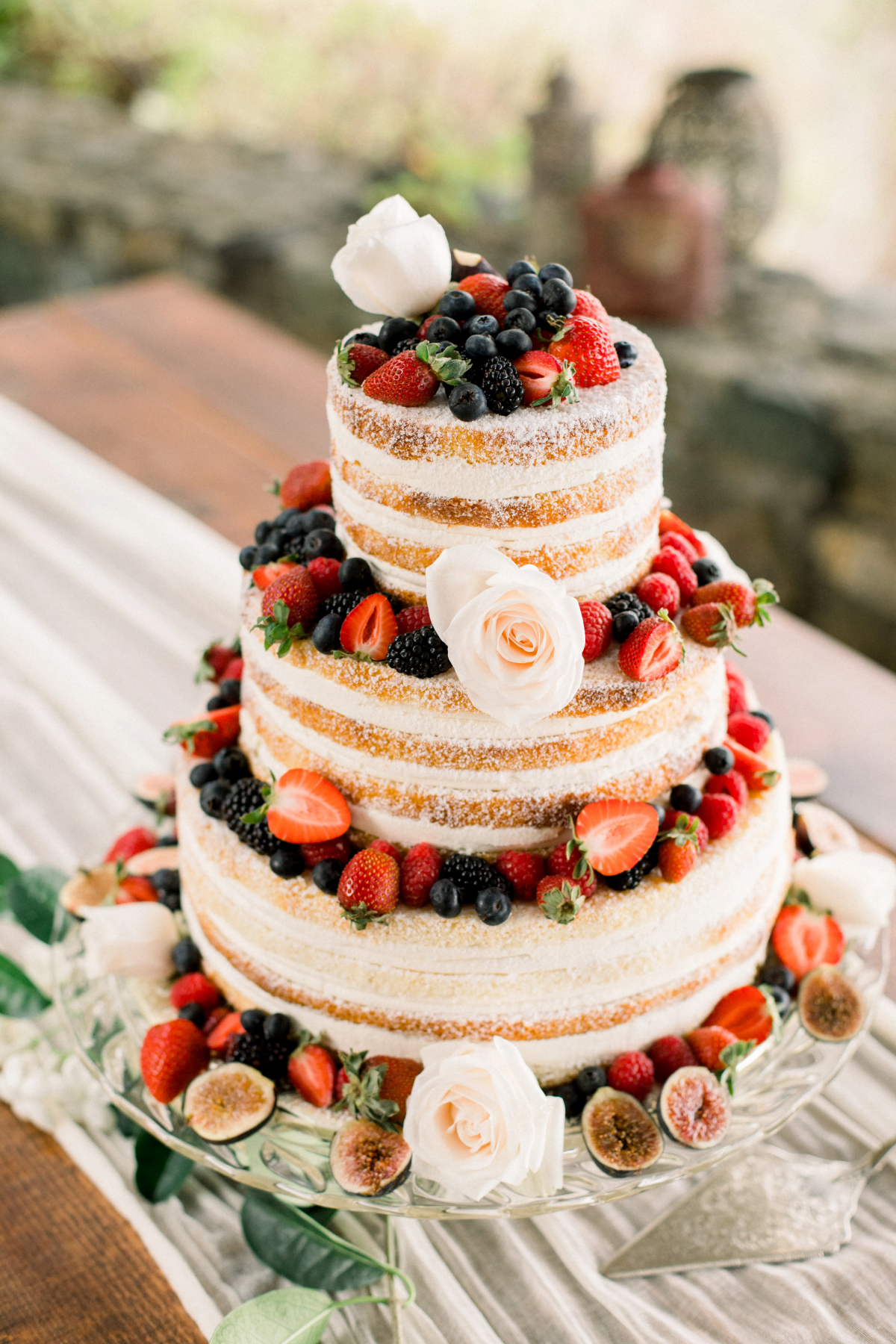 naked wedding cake fruits