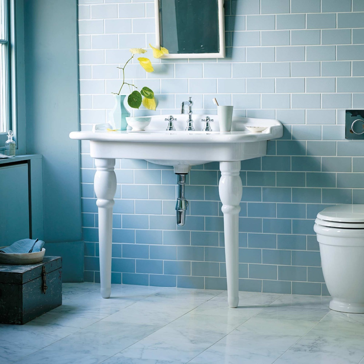 retro blue bathroom tile