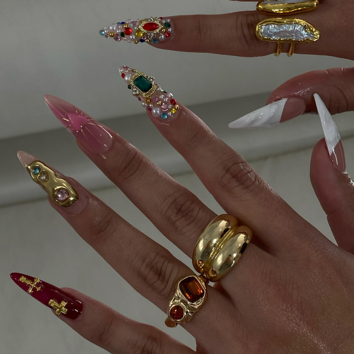 royal aestethic gold chrome hearts nails