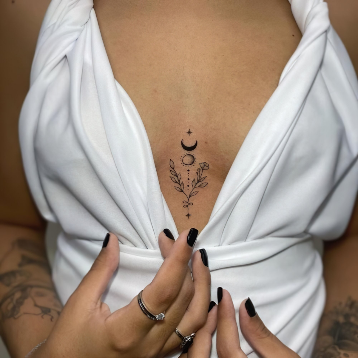 Sternum Tattoos: Exploring Their Unique Appeal & Inspiring Ideas