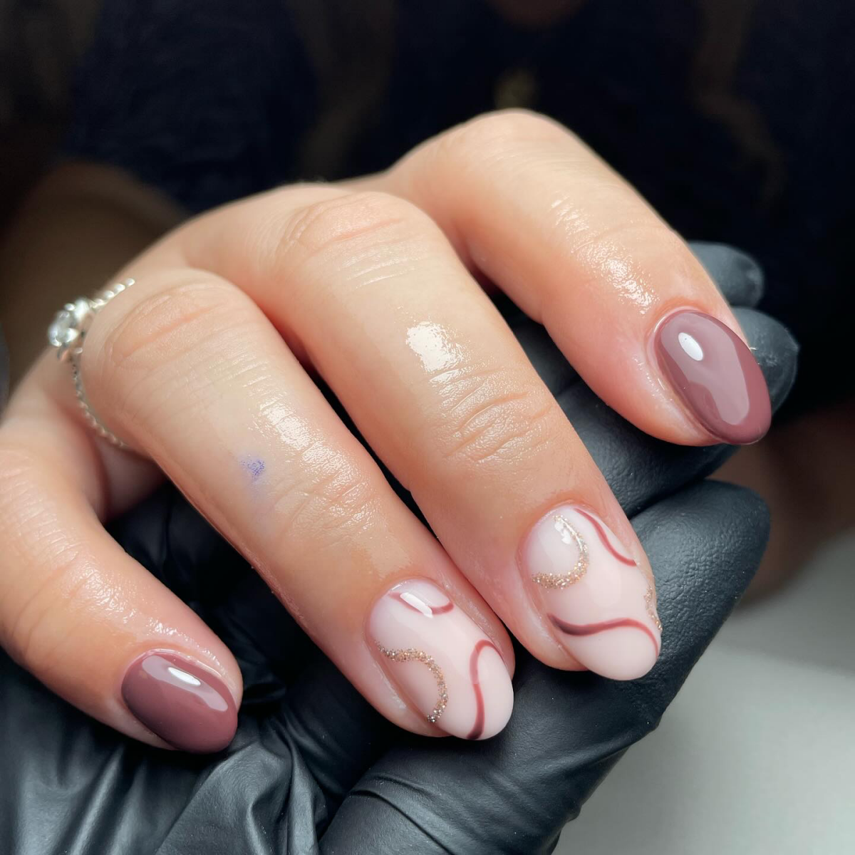 wedding guest nails simple swirls