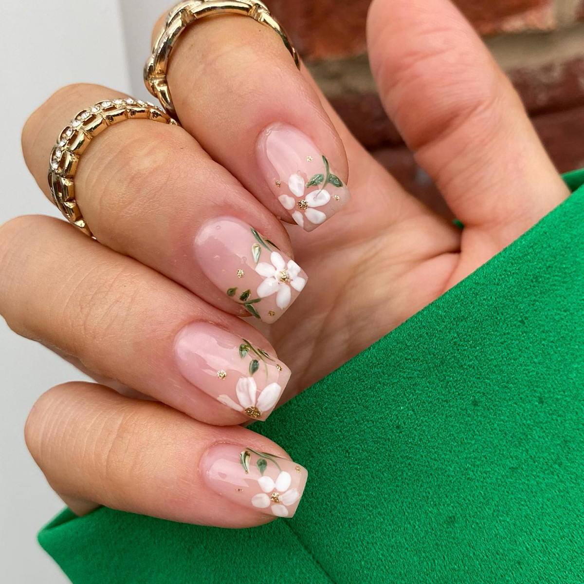 wedding guest nails white flowers on nails