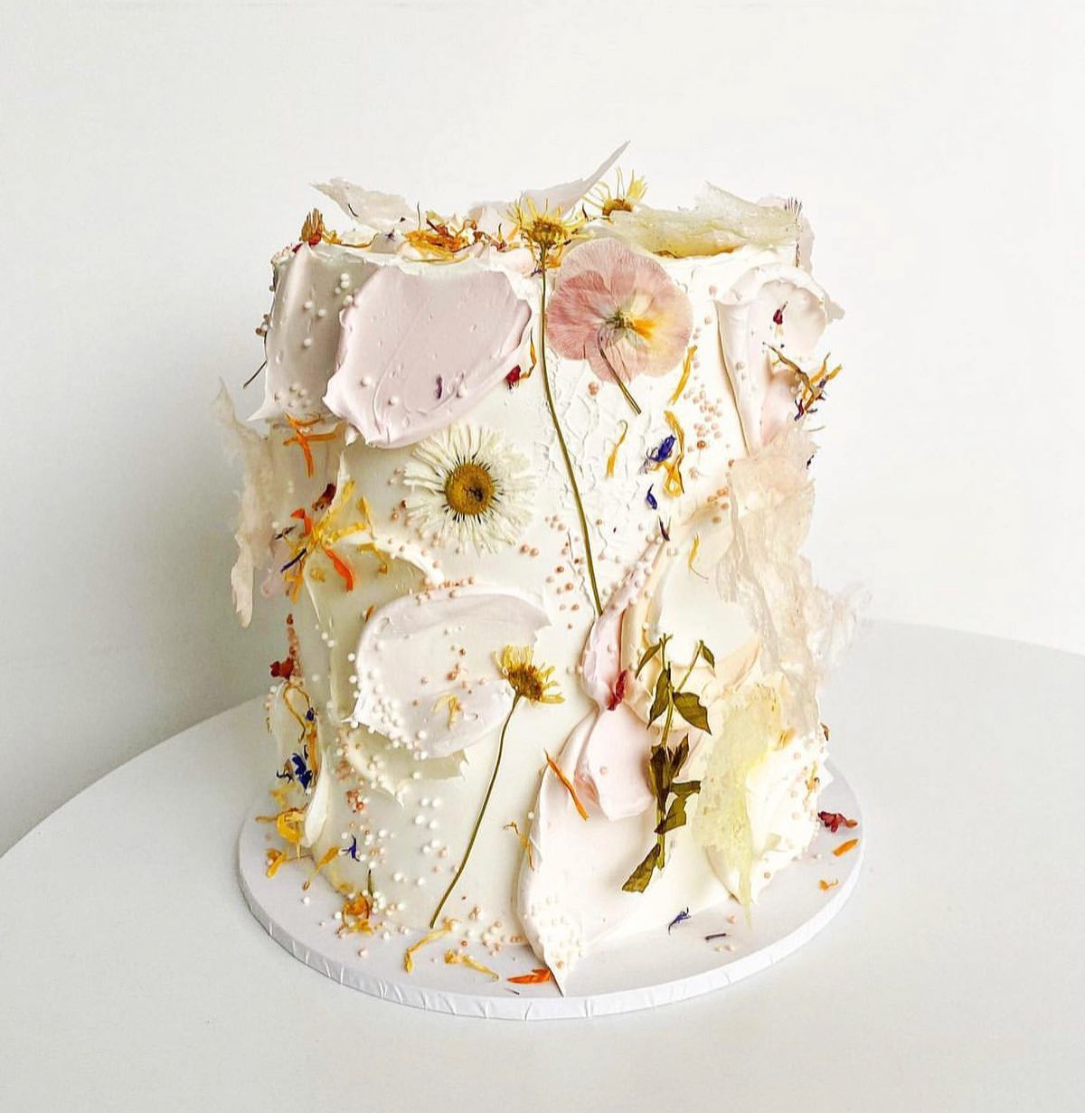 chaotic one tier cake with flowers