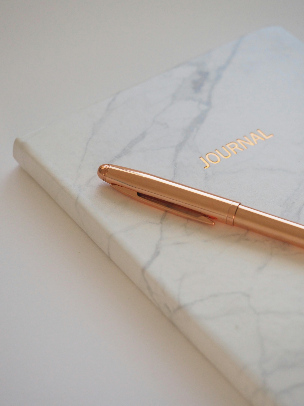 marble white hournal with pink rose gold pen