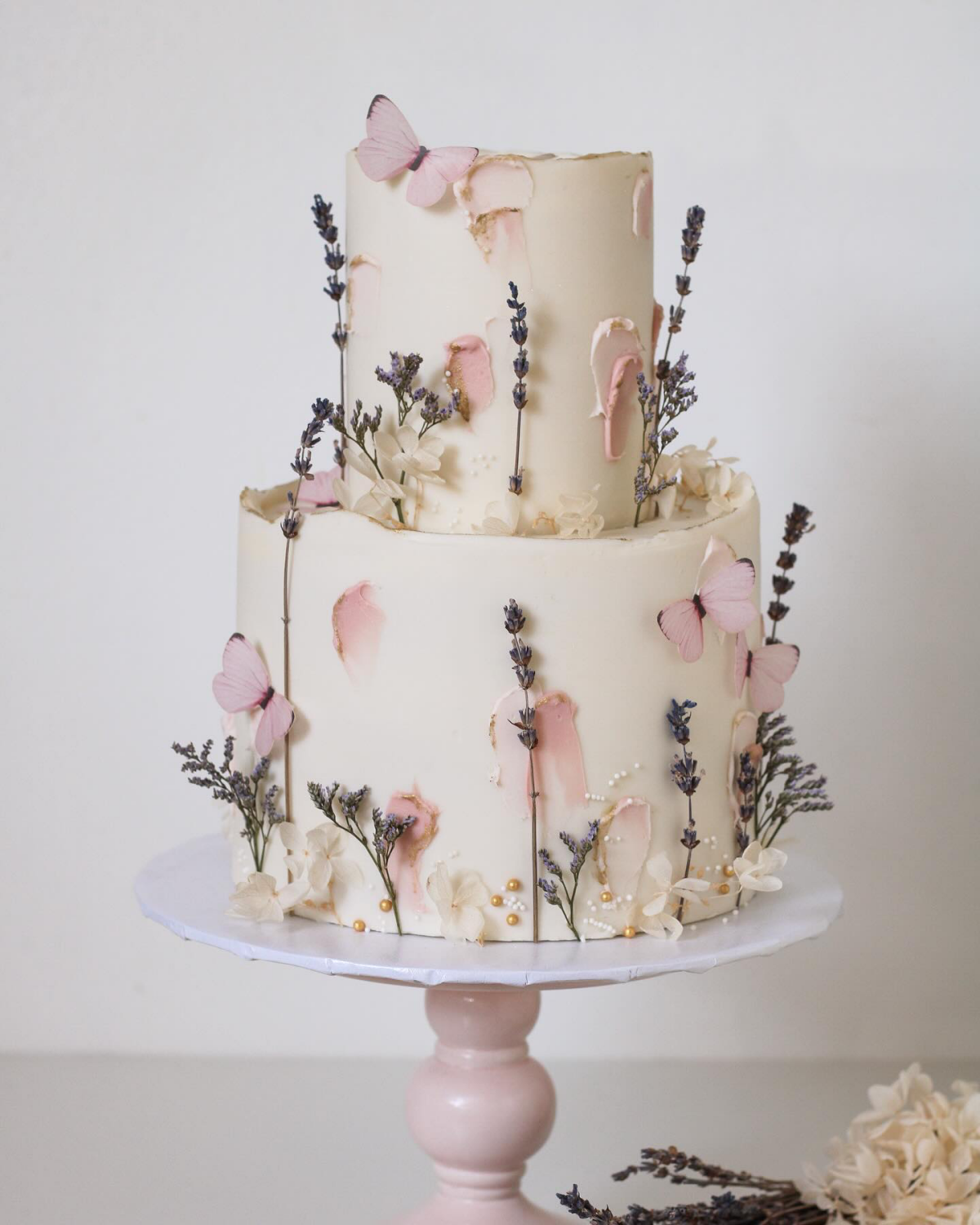 sping floral cake with lavender