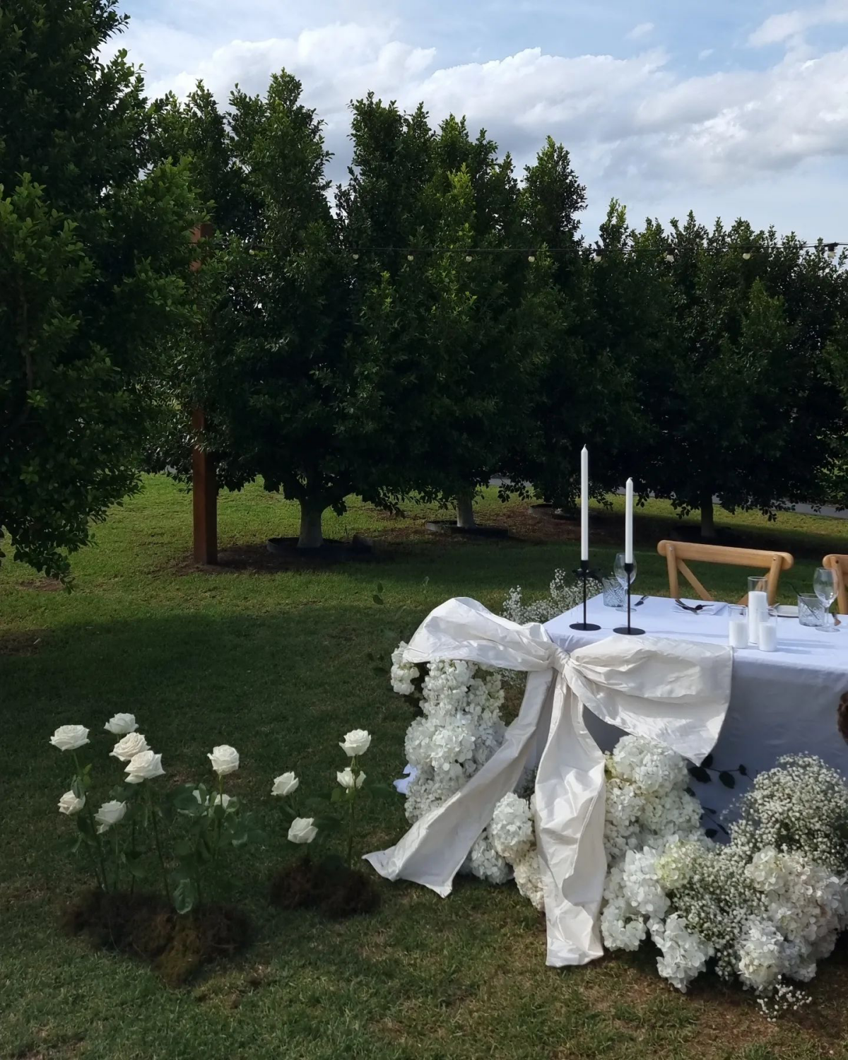 wedding table with big bow