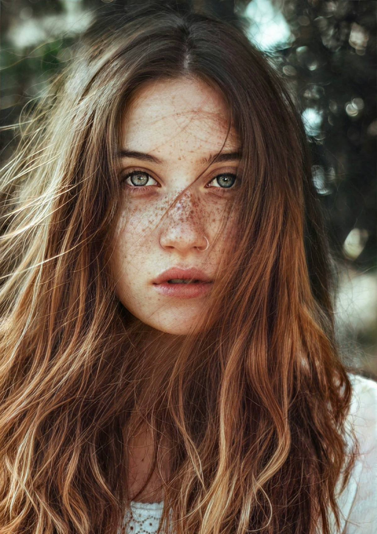woman with natural freckles