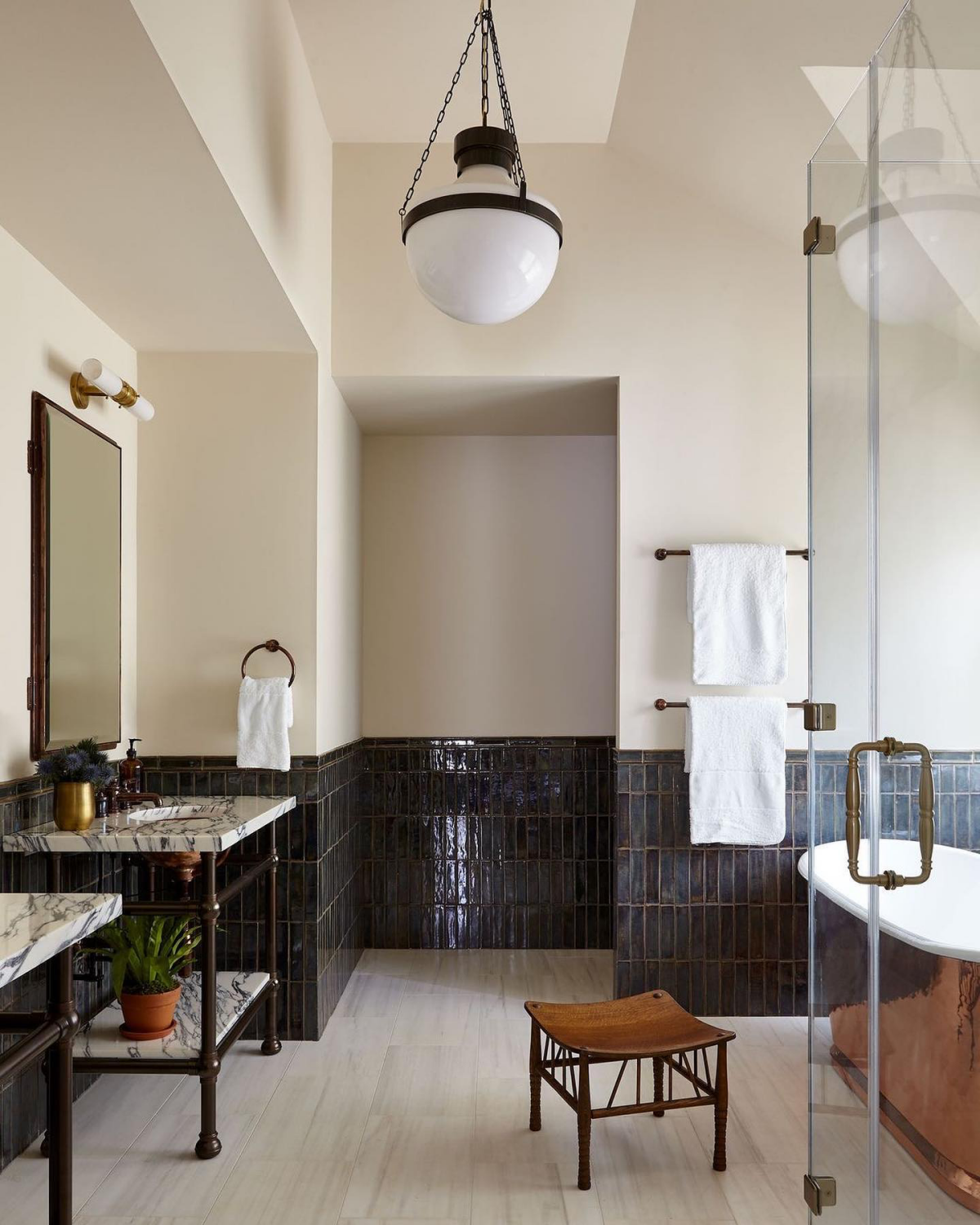 aesthetic bathroom black tile design