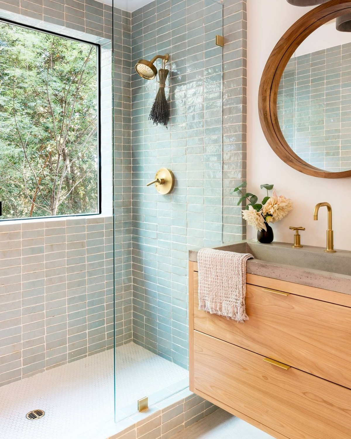 Transforming A Tiny Space: My 10 Favorite Tile Shower Ideas For Small Bathrooms