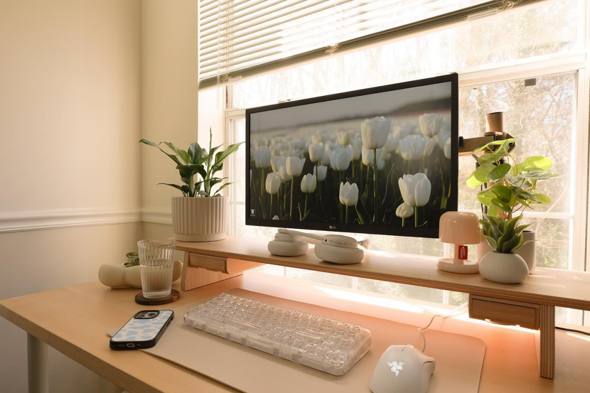 minimalistic bright desk setup