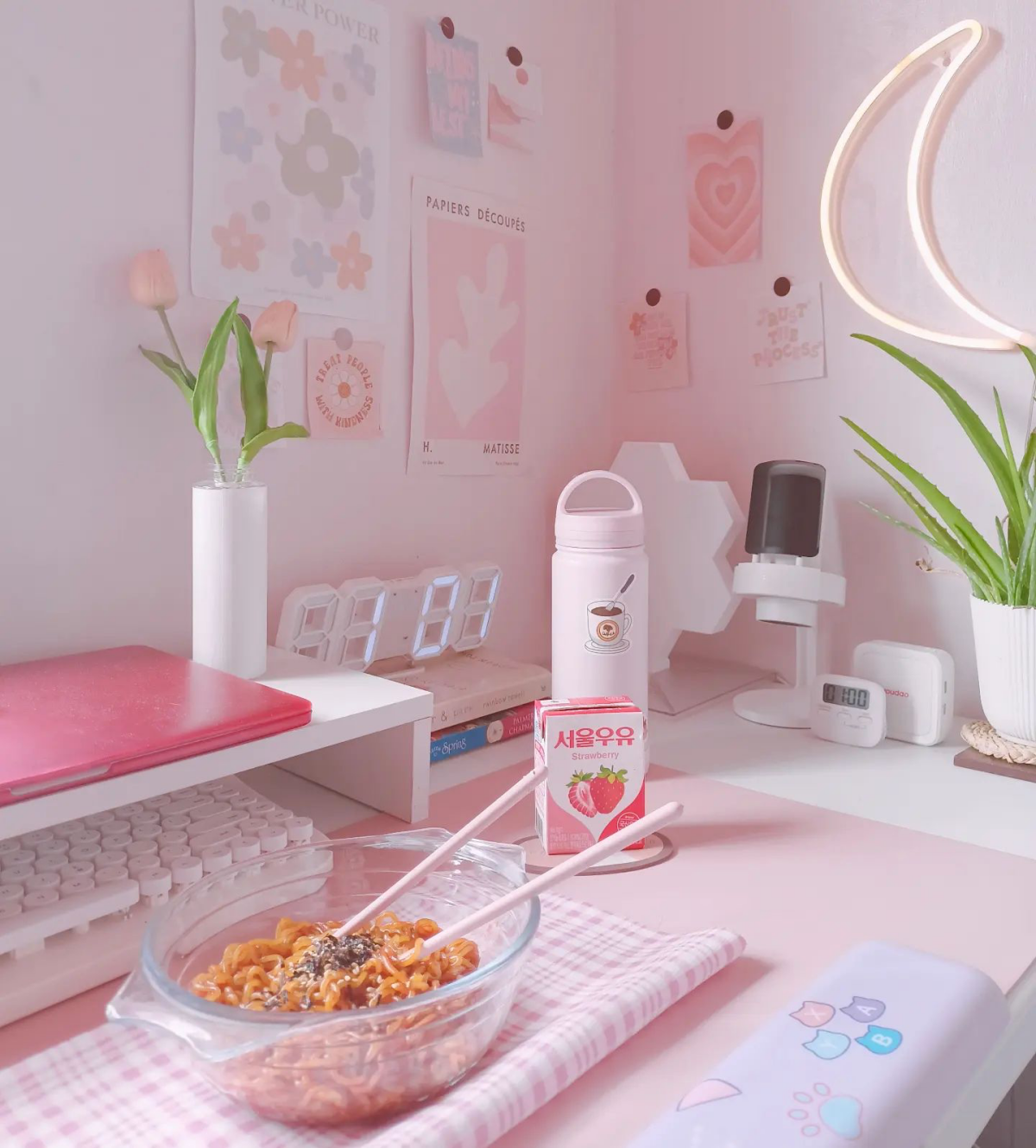 pink desk aesthetic